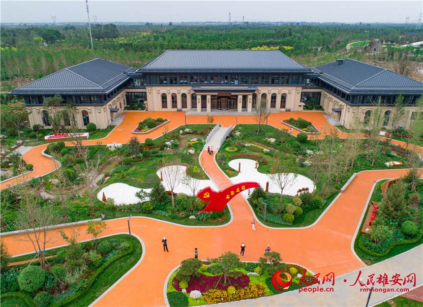 �D��ʯ���fչ�@��ʯ���fչ�@���w��λ�顰�tɫʥ�������w���ǡ����������¸�����������}������tɫ�������}���@�����w�����鼯�������������h��ס����չ�[��һ�w�ľC�Ϸ��՘��������۰��W ������z