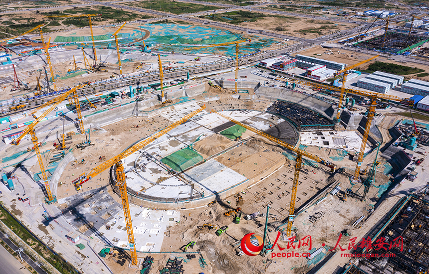 雄安新區啟動區體育中心項目建設現場。人民網 李兆民攝