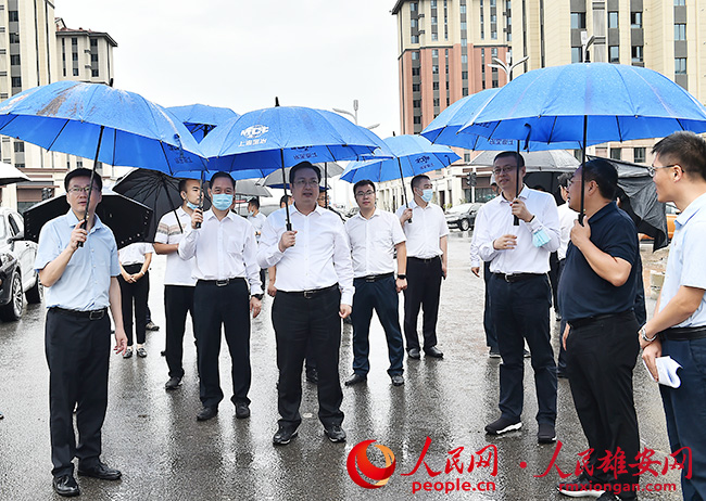 張國華調研容東、容西和雄東片區安置房及配套服務設施項目建設情況并召開專題會議。劉向陽攝