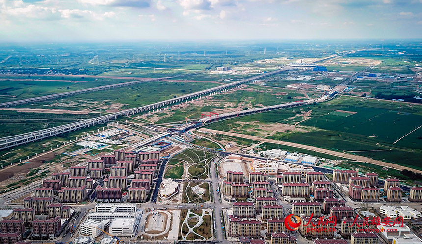 雄東片區A單元安置房及配套設施項目位于雄安站南側。人民網 宋燁文攝