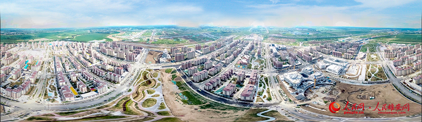 雄東片區A單元安置房及配套設施項目全景圖。人民網 宋燁文攝