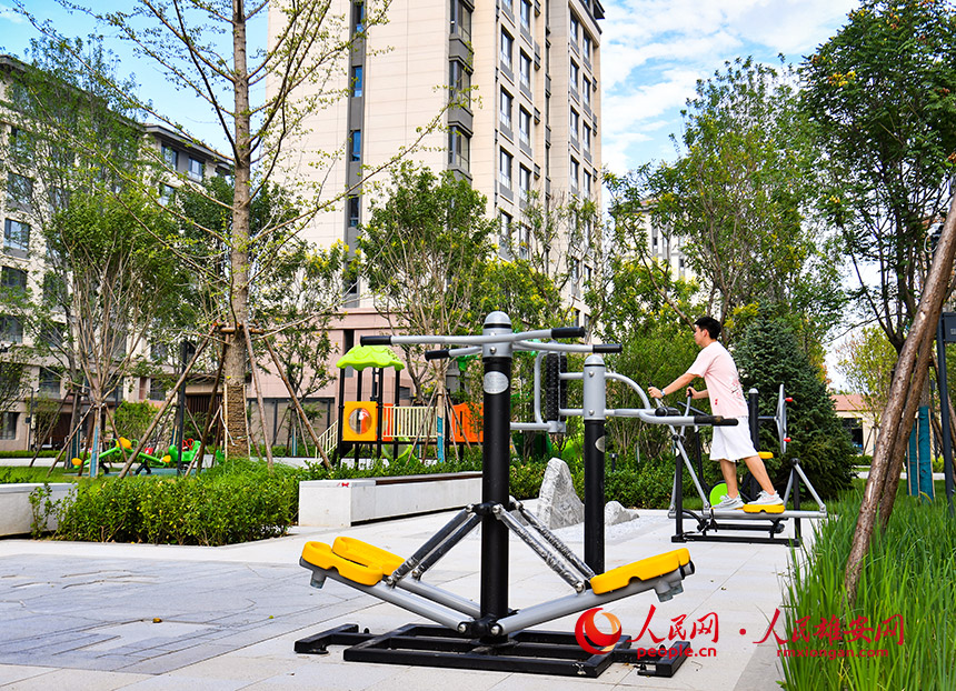 小區“標配”——健身器材。人民網 宋燁文攝