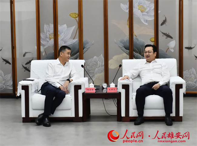 張國華與深圳市投資控股有限公司黨委書記、董事長何建鋒一行舉行工作座談。劉向陽攝