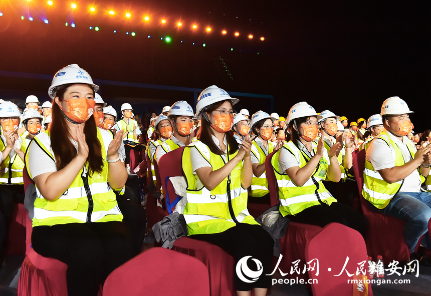 參加閉幕式的雄安建設者代表。劉向陽攝