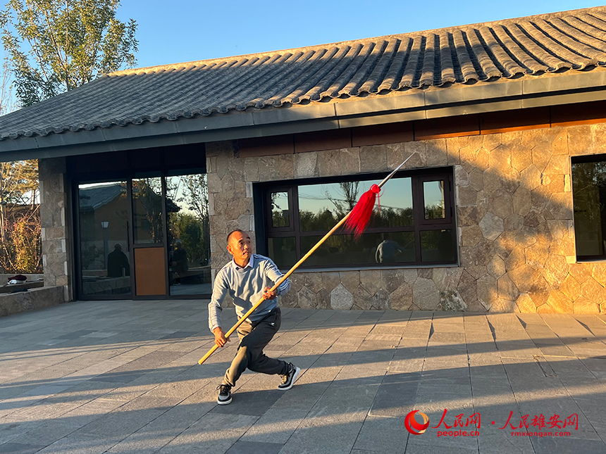 悅容公園內游客在鍛煉身體。人民網?楊華龍攝