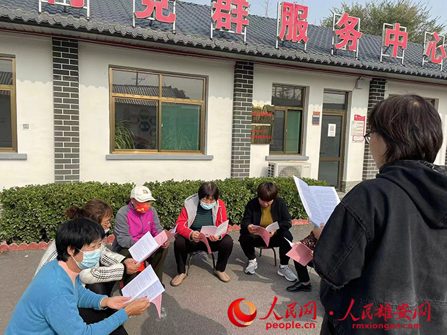 圖為宣講小分隊為群眾宣講黨的二十大報告。雄安新區宣傳網信局供圖