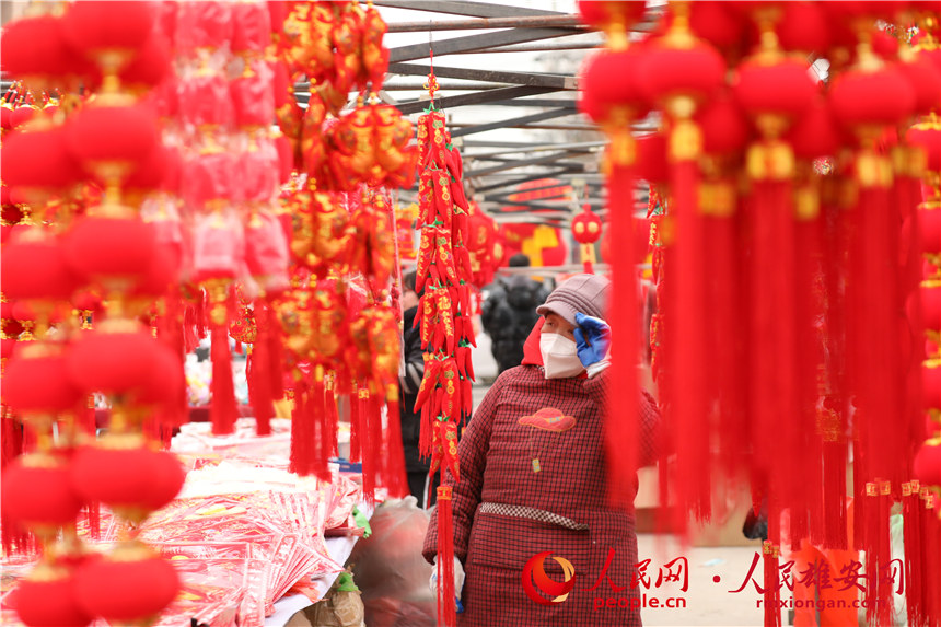 圖為商販正在等待顧客。人民網 楊華龍攝