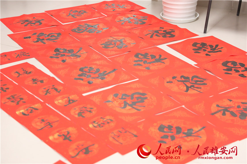 圖為居民們寫的福字。人民網 楊華龍攝