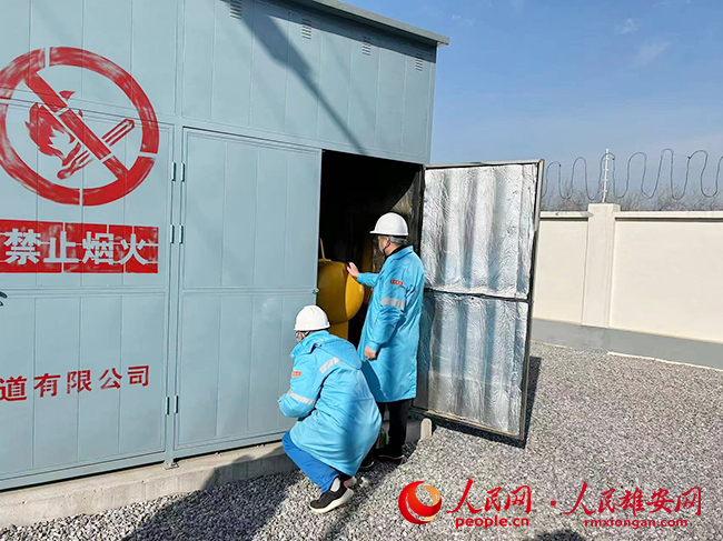 圖為工作人員對設備進行檢修。保定昆侖管道有限公司供圖