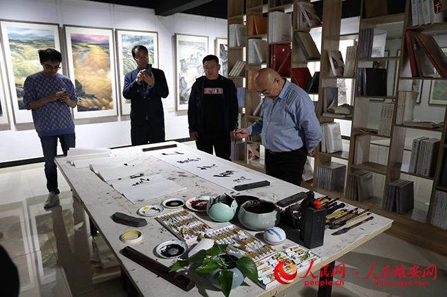 南開大學藝術與美學研究院副院長，教授，博導，現場創作，題字。2650