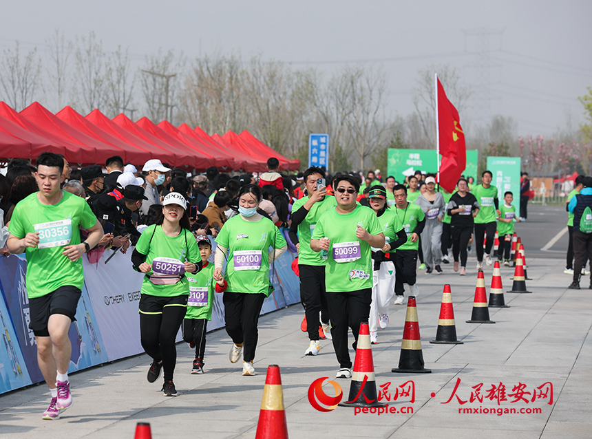2023雄安半程馬拉松現場。人民網 李兆民攝