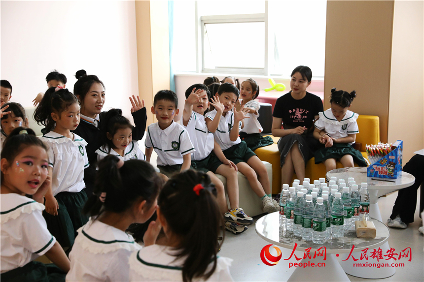 圖為正在候場的小朋友。人民網記者 李雪晴攝