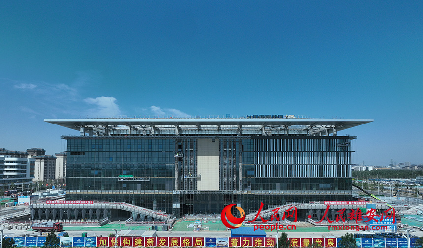 航拍雄安大學園圖書館項目建設現場。人民網 李兆民攝