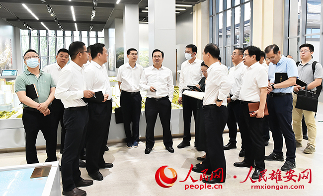 張國華調研啟動區綜合服務中心并主持召開傳達貫徹落實省委部署要求專題會議。劉向陽攝