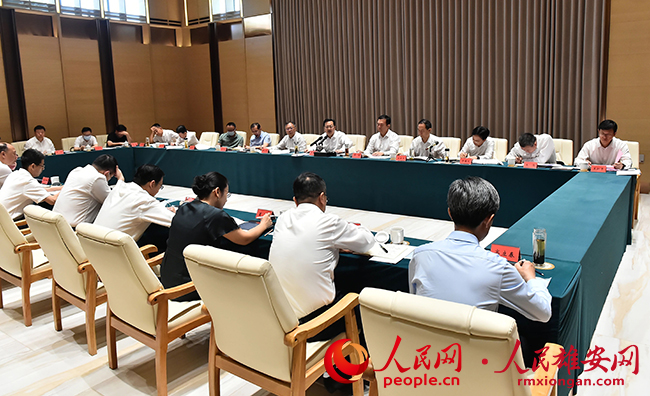 張國華調研啟動區綜合服務中心并主持召開傳達貫徹落實省委部署要求專題會議。劉向陽攝