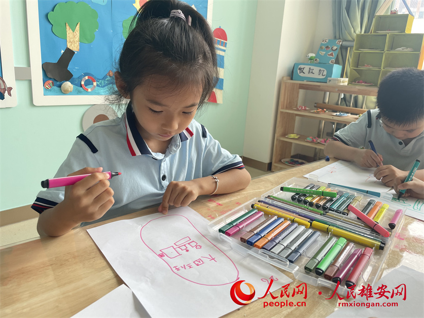 圖為學生繪制“尋寶大探險”藏寶圖。雄安容和悅容幼兒園供圖