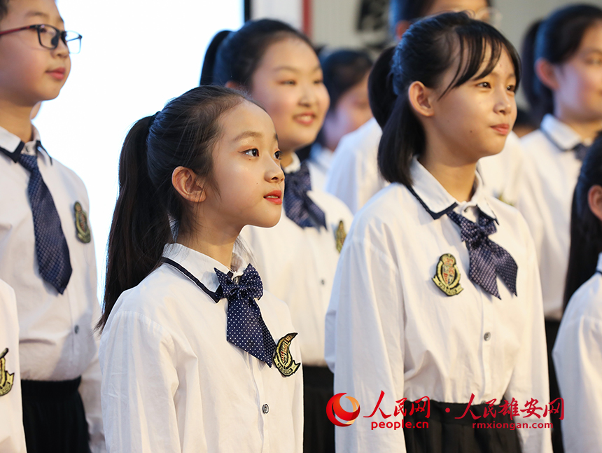 目前，雄安新區正在舉辦兒童藝術周活動，來自安新縣的孩子們7月14日在縣青少年學生課外活動中心進行了弦樂、民樂及合唱演出。圖為演出現場。人民網 李兆民攝2