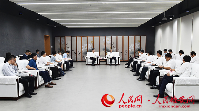 張國華與參加生物醫藥及新一代信息技術產業論壇部分嘉賓一行舉行工作座談。劉向陽攝