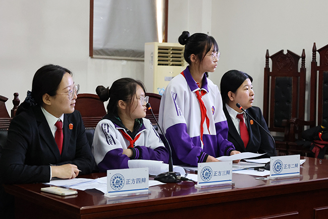 灤平縣人民法院“灤法·息壤”普法少年團，開展“法律知識辯論賽”活動。灤平縣人民法院供圖
