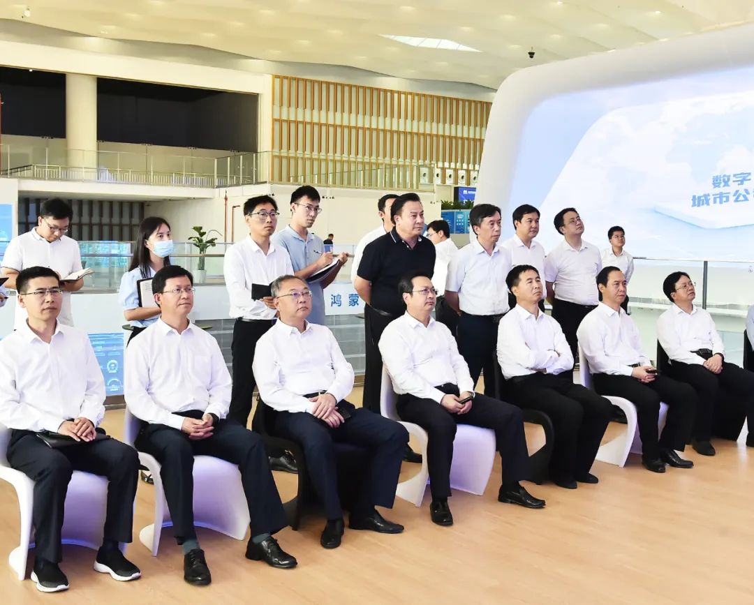 張國華調研雄安城市計算中心建設運營情況。劉向陽攝