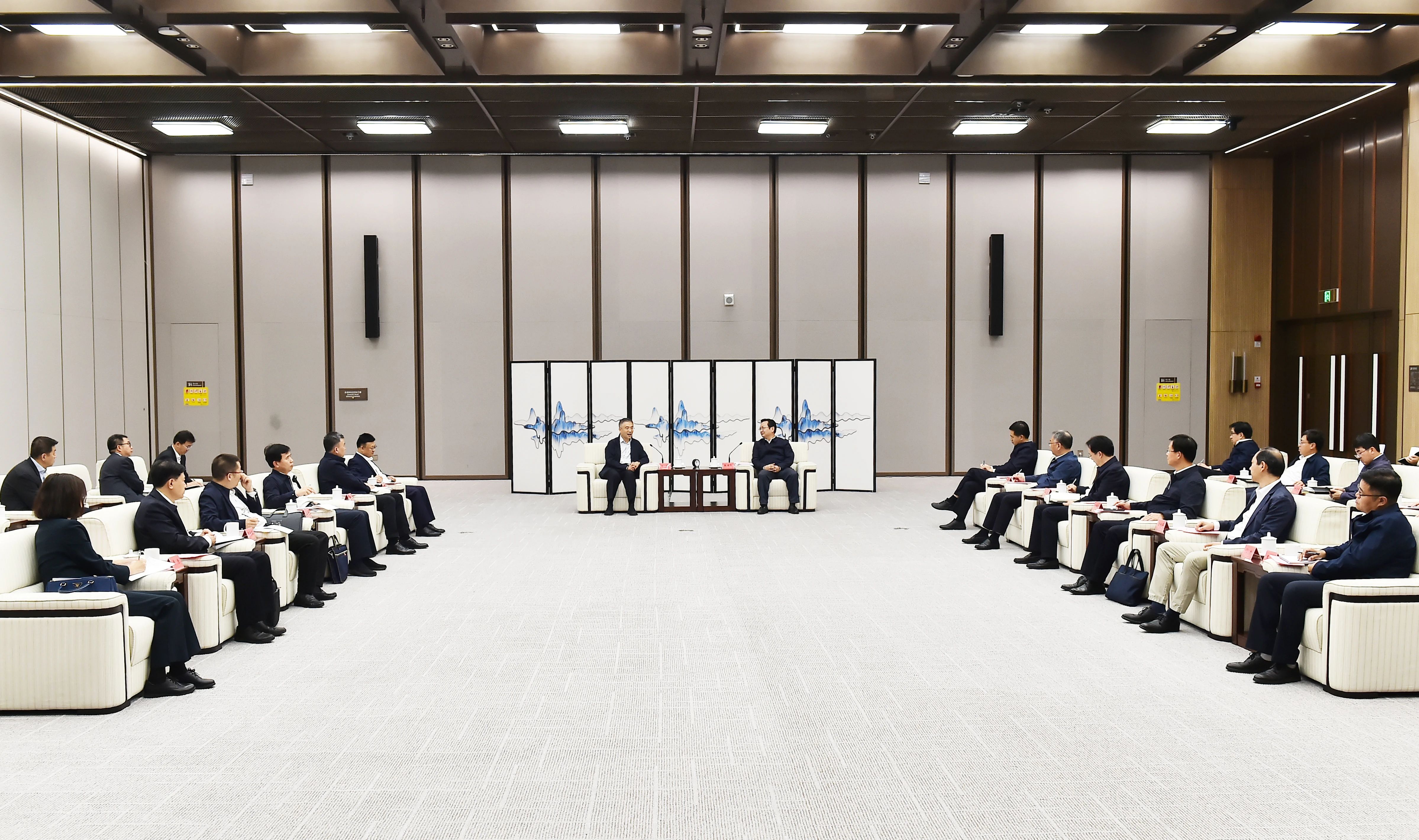 張國華與中國農業銀行董事長谷澍一行舉行工作座談。劉向陽攝