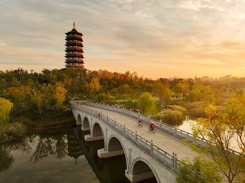 雄安悅容公園秋景。胡忠攝