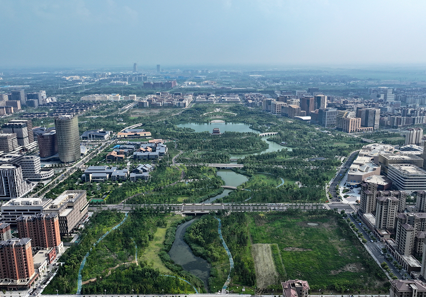 2024年7月31日，雄安新區金湖公園景色（無人機照片）。牟宇攝