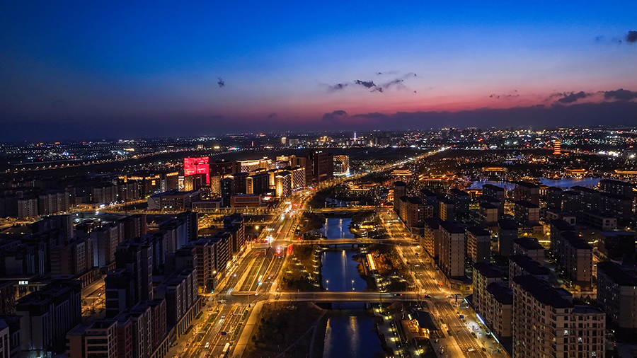 雄安新區容東片區夜景。胡忠攝