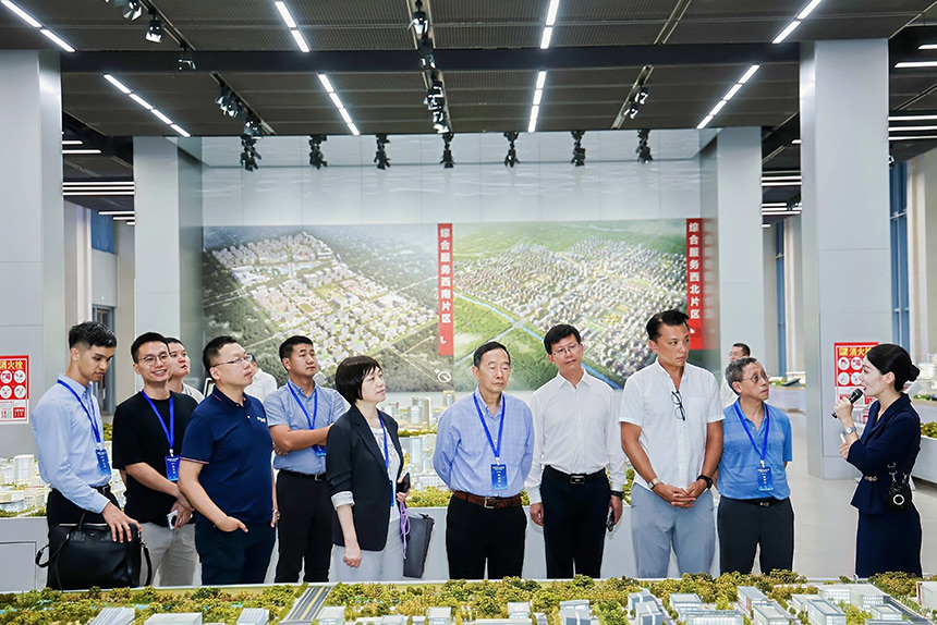 代表團對雄安新區規劃建設、科技創新成果和產業發展情況進行了調研。李聿嘉攝