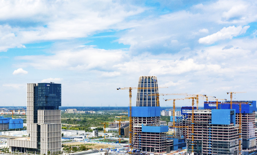 近日拍攝的位于雄安新區啟動區的中國華能總部大廈、中華中化總部大廈等。河北日報記者劉光昱　攝